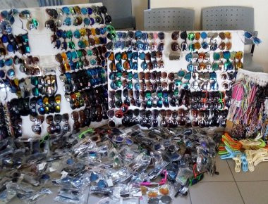 Πάνω από 1.000 είδη παρεμπορίου κατασχέθηκαν από άνδρες της Ο.Π.Κ.Ε στην Αλεξανδρούπολη